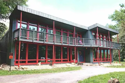 Image de New Listing The Route 151 Manor Located in Heart of Wine Country