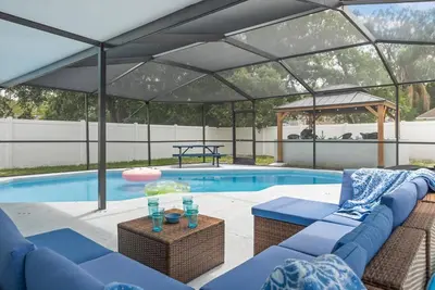 Image de Cozy, Pet-Friendly Tampa Home with Heated & Screened Pool - 4 miles to Adventure Island/Busch Garden