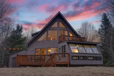 Image de Carebear Cabin | Lakefront w/ Beach Access, Fire Pit + Game Room!