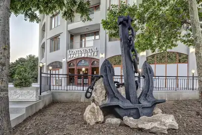 Image de Continental Apartments are located a 7-minute walk from Golden Sands Centre