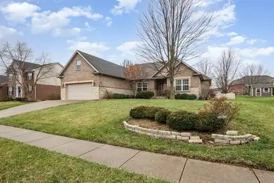 Image de 9287 Maxwells Crossing · New! Large home in Great suburban neighborhood.
