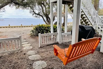 Image de Waterfront Home in Corolla | Sleeps 12 | Private Pool Hot Tub | Dog-Friendly