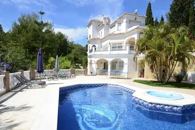 Image de Luxury villa with private pool