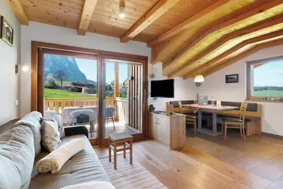 Image de Appartement \"Schererhof Abendrot\" avec vue sur les montagnes, terrasse privée et Wi-Fi.