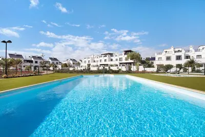 Image de Maison de vacances \"La Casa Blanca\" avec vue sur les montagnes, piscine partagée et Wi-Fi