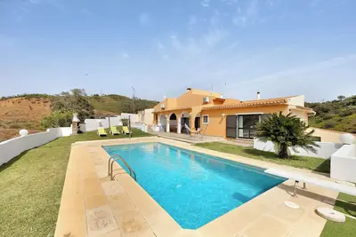 Image de Maison de vacances \"Vila Portimão T5 Com Piscina\" avec piscine privée, 2 terrasses et Wi-Fi