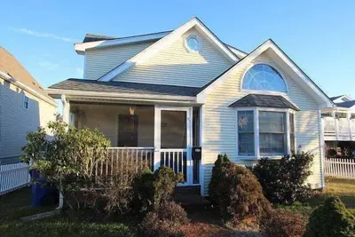 Image de Large home that's walking distance to the beach and downtown Lewes!