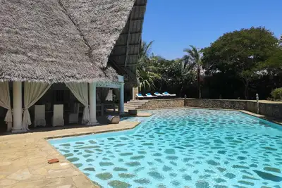 Image de Private villa with swimming pool and tropical garden.