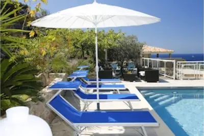 Image de Magnifique villa moderne vue mer panoramique avec piscine