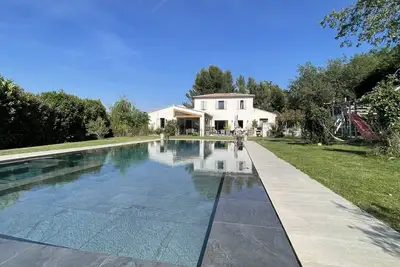 Image de Villa avec piscine et jacuzzi