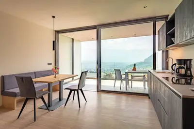 Image de moderne Ferienwohnungen in Algund, Panoramablick und Pool am Algunder Waalweg