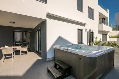 Image de Appartement de vacances Njivice pour 1 - 4 personnes avec 2 chambres à coucher - Appartement de vaca