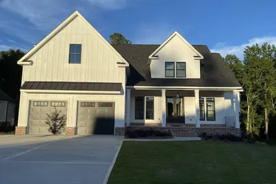 Image de Beautiful 3 story home in Bartram Trail Neighborhood