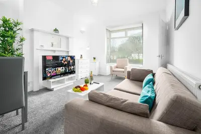 Image de Two Bed House - Courtyard - Parking - Harborne