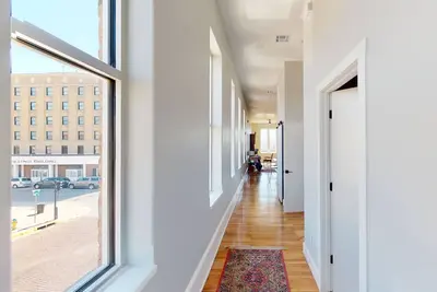 Image de Upscale Loft That Will Not Disappoint! !