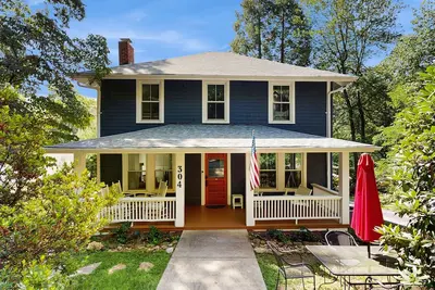 Image de Spacious dog-friendly Montreat cottage with firepit, mountain views, & patio