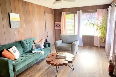 Image de Laidback Island Living Close to Beach & Shopping