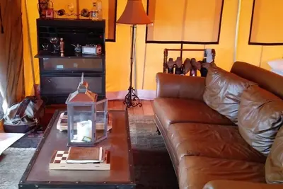 Image de Hye Hilltop Glamping Wine & Whiskey in the Wild