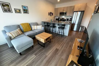 Image de Suite Retreat - 1 Bed+Den Condo