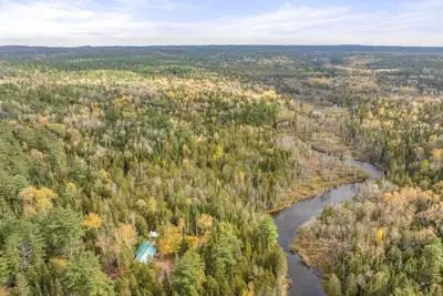 Image de Peaceful Riverfront Cabin on 43 Private Acres