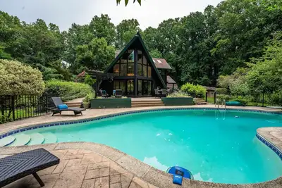 Image de Quirky A-frame in Certified Wildlife Habitat