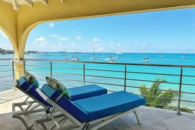 Image de Penthouse Suite La Siesta, beach and sunsets! Backup generator! !