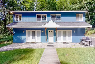 Image de Mountain duplex with two full kitchens, fast WiFi, gas grill, & ski views