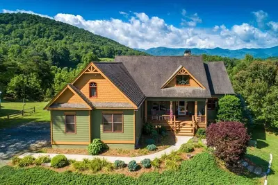 Zen Mountain - Spacious, Luxury Mountain Home with Stunning Views!