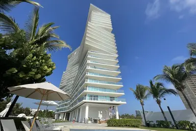 Image de Luxury Condo Beach Front
