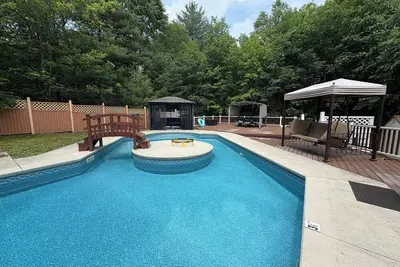 Image de Cheerful 5-bedroom resort villa with heated pool