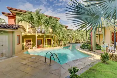 Image de Stylish & Spacious Retreat Near the Beach W/ Shared Pool, Fast WiFi & Patio