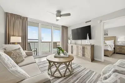 Image de Newly Updated- Penthouse-Beach Front! ! Upscale resort style amenities.
