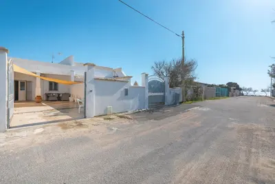 Image de Holiday home with veranda and parking near the sandy beach of Punta Prosciutto