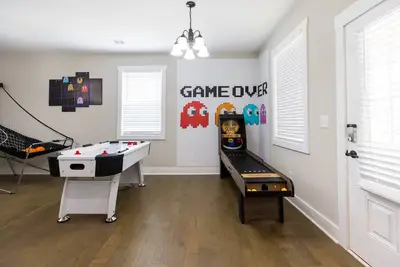 Reduced Winter Rates |Lanier Home |Mini Golf, Air Hockey, Skee Ball Pac Man, Pool Table, Poker Table