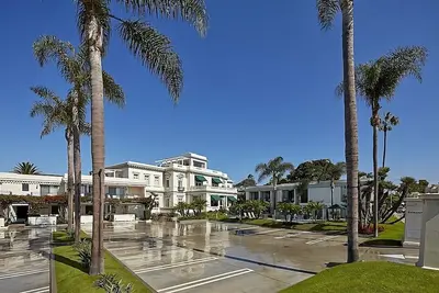 Relax and Recharge! Outdoor Heated Pool, Private Parking, Beach Access!