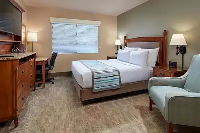 Across from Island Escape! Close to Coronado Beach! Pool and Parking On-site!