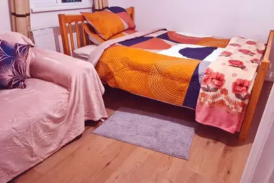 Private double room in a ahare flat available in East London
