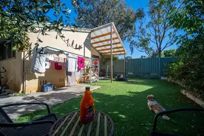 Image de Centrally located art house