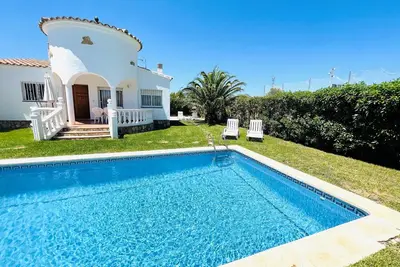 Image de Villa à Ametlla de Mar pour 8 pers avec piscine privée, jardin, clim, proche plage et commodités