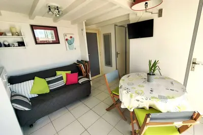 Image de Superbe T2 climatisé à 50m de la plage, piscine, parking, 5 pers