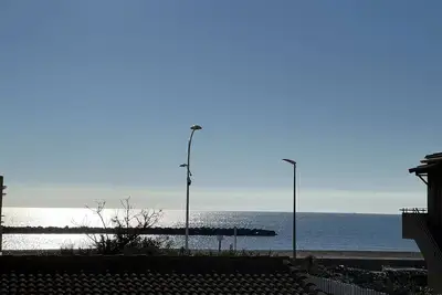 Image de Appartement T2 avec terrasse et garage, à 80m de la plage