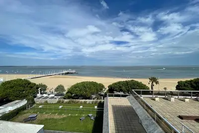 Image de Appartement 4 chambres au dernier étage avec immense terrasse face au Bassin à Arcachon