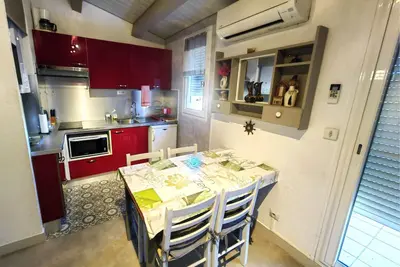 Image de Appartement climatisé pour 5 pers avec terrasse, à 900m de la plage et parking privatif