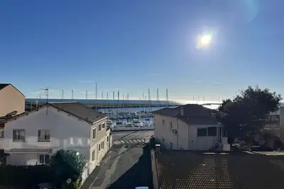 Image de Confortable T2 climatisé, balcon, parking sécurisé, proche plage et commerces