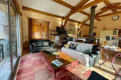 Image de Gîte familial avec terrasse panoramique et cheminée, idéal pour randonnées près de Retournac