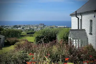 Image de Lovely four bedroom house with spectacular panoramic views of Cornwall coastline