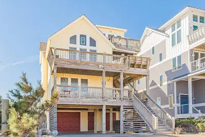 Image de The Watch Tower - Kdh Mp 6. 5, Ocean View, 12 Yds to Beach, Pool, Hot Tub, Tiki Bar, Flex Stays