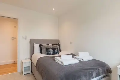 Image de Modern Apartment w/ River View in Central Windsor