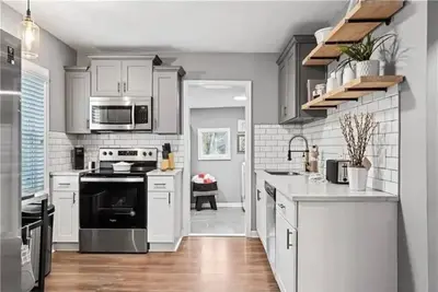 Image de The Scarlet Door: West Midtown