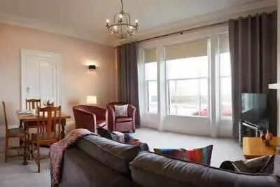 Crescent View - Panoramic sea views
